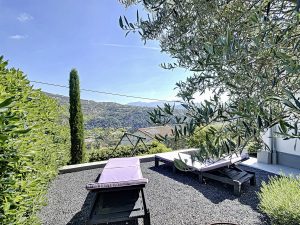 Nizza Cimiez – Casa a un piano con giardino mediterraneo.