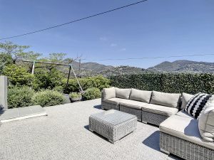 Nizza Cimiez – Casa a un piano con giardino mediterraneo.