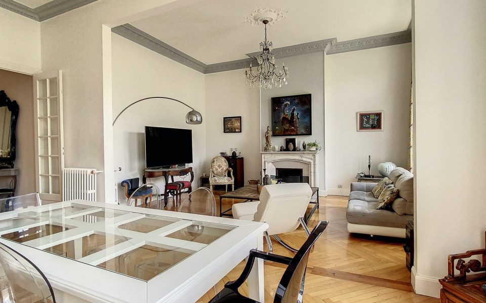 Nice – Live large in Cimiez in this magnificent bourgeois apartment! : photo 2