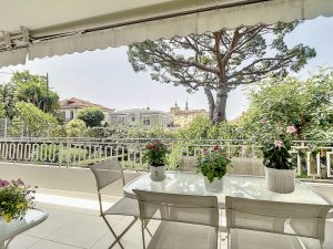 Nice Coeur Cimiez – In un residence di lusso, appartamento di 2 locali con terrazza e bella vista.