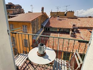 Vieux-Nice – Furnished studio 29 sqm – Balcony and open view