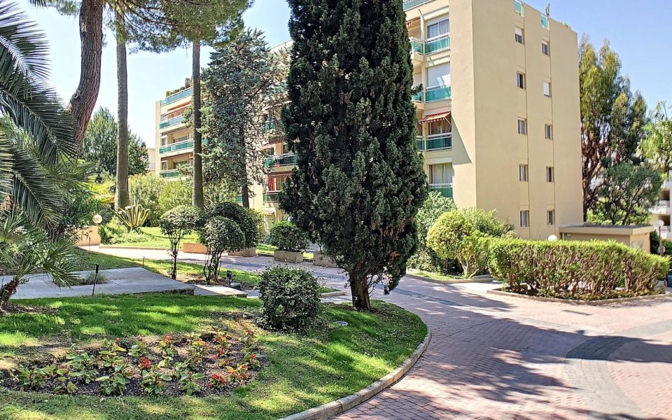 Cimiez Arènes – Grand 4 pièces ouvrant sur Jardin : photo 3