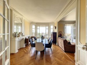 Nizza Cimiez – Bellissimo appartamento di 5 stanze di 140 m2 al piano alto con vista mare e parcheggio