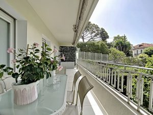 Nice Coeur Cimiez – Dans résidence standing sublime 2 pièces avec terrasse et jolie vue.