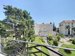 Nizza Cimiez – In rinomata residenza Art Deco 4 camere 149 m2