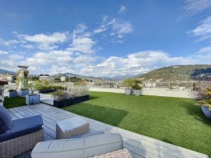 Cimiez – Exceptional Penthouse 98 sqm with Terrace 200 sqm near Shops in the Quiet