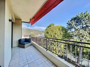 Cimiez – Exceptional Penthouse 98 sqm with Terrace 200 sqm near Shops in the Quiet
