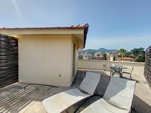 Nizza Cimiez – Bilocale all’ultimo piano con grande terrazza di 33 m2