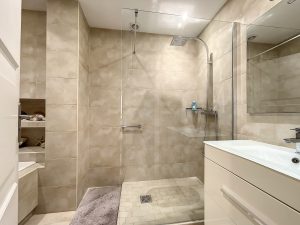 Nizza – Un appartamento-villa immerso nella luce del sole e nella calma più assoluta in un dominio privilegiato di Cimiez