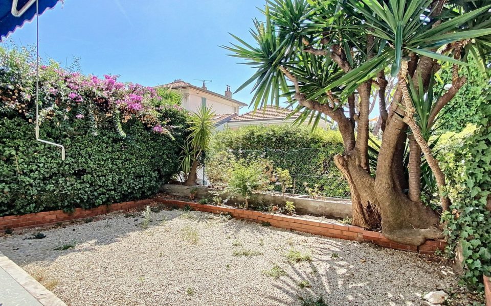 Nice – Cuore Cimiez – In una residenza di lusso, grazioso appartamento di 94m2 con giardino privato : photo 2