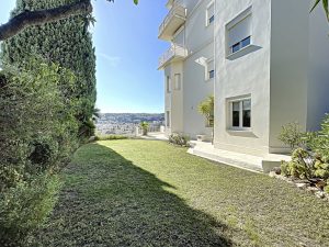Cimiez -Un appartement-villa baigné de soleil et au calme absolu dans un domaine prisé de Cimiez