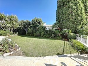 Cimiez -Un appartement-villa baigné de soleil et au calme absolu dans un domaine prisé de Cimiez