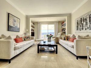 Cimiez -Un appartement-villa baigné de soleil et au calme absolu dans un domaine prisé de Cimiez