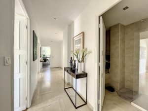 Cimiez -Un appartement-villa baigné de soleil et au calme absolu dans un domaine prisé de Cimiez