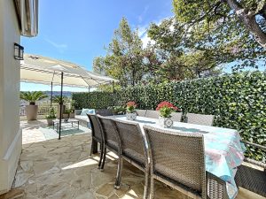 Cimiez -Un appartement-villa baigné de soleil et au calme absolu dans un domaine prisé de Cimiez