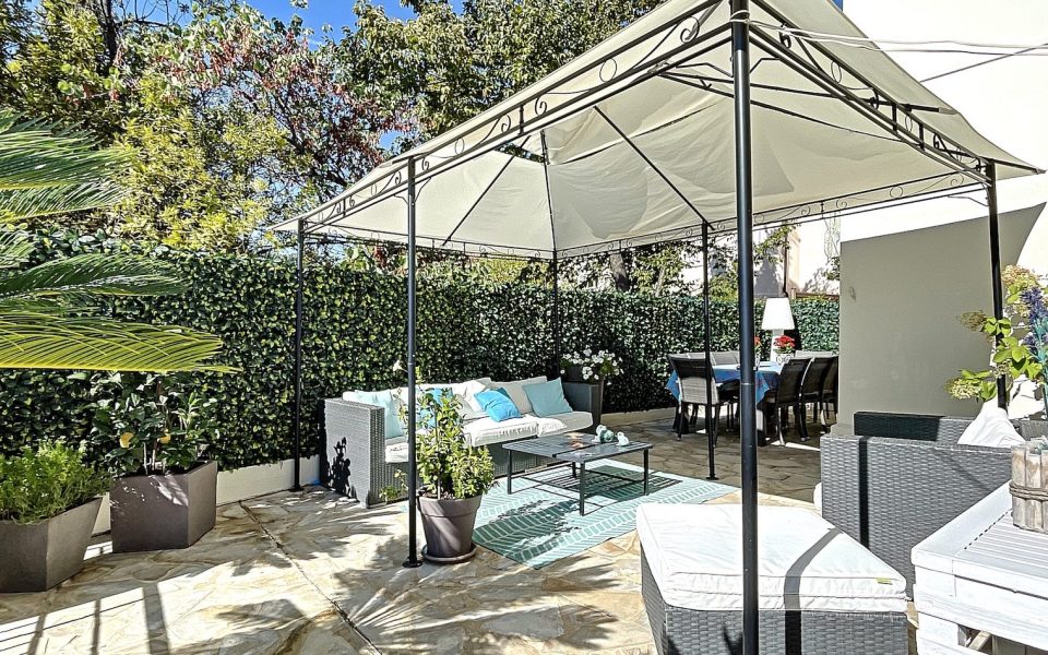 Cimiez -Un appartement-villa baigné de soleil et au calme absolu dans un domaine prisé de Cimiez : photo 2