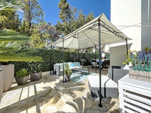 Cimiez -Un appartement-villa baigné de soleil et au calme absolu dans un domaine prisé de Cimiez