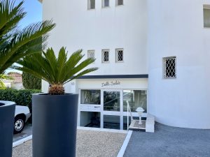 Nizza – Un appartamento-villa immerso nella luce del sole e nella calma più assoluta in un dominio privilegiato di Cimiez