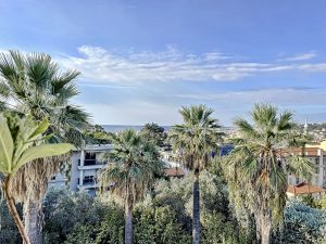 Nizza – Cimiez Léopold II – Quattro camere di charme all’ultimo piano di un palazzo privato
