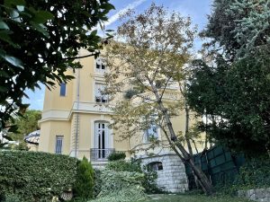 Nice – Cimiez Leopold II – 3 Bedroom Charming Apartment on the Top Floor of a Private Hotel