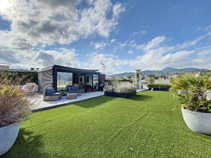 Cimiez – Exceptionnel Penthouse 98 m2 avec terrasse 200 m2 proche commerces et au calme