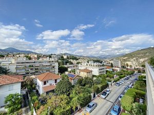 Cimiez – Exceptionnel Penthouse 98 m2 avec terrasse 200 m2 proche commerces et au calme