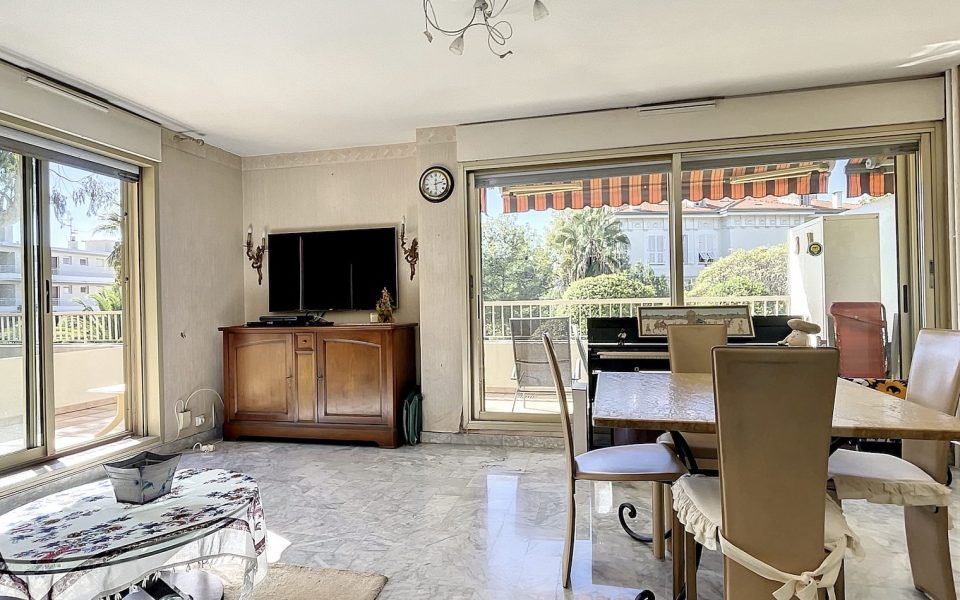 Cimiez – Agréable 2 pièces 50 m² en rez de jardin avec garage : photo 3