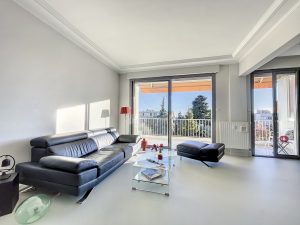 Nizza Cimiez – Grazioso appartamento con terrazza e garage in un condominio con parco