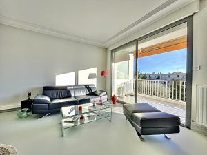 Nice Cimiez – Appartment With Terrace and Garage in a Condominium with Park