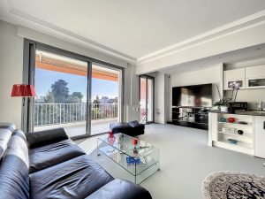 Nice Cimiez – Appartment With Terrace and Garage in a Condominium with Park