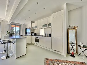 Cimiez – Bel appartement avec terrasse et garage dans copropriété avec parc
