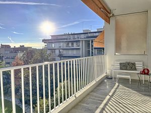 Cimiez – Bel appartement avec terrasse et garage dans copropriété avec parc