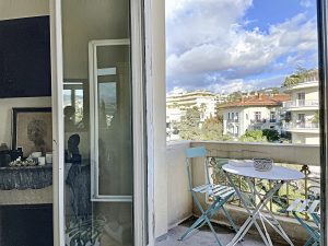 Exceptional in Bieckert : A large Renovated 2 Bedroom Apartment in a Belle Époque Villa !