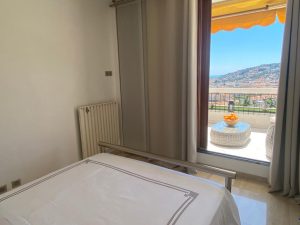 Nizza Chambrun – Magnifico appartamento di 2 stanze all’ultimo piano con vista mare