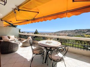 Nizza Chambrun – Magnifico appartamento di 2 stanze all’ultimo piano con vista mare