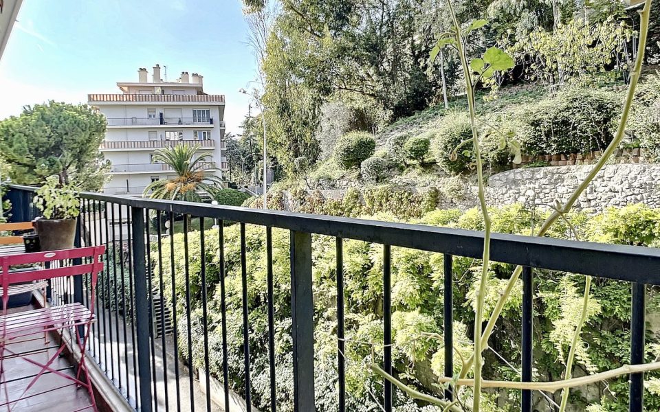 Cimiez – Beau 3 Pièces 75 m² entièrement rénové dans résidence avec parc : photo 2