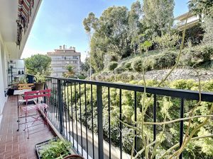 Cimiez – Beau 3 Pièces 75 m² entièrement rénové dans résidence avec parc