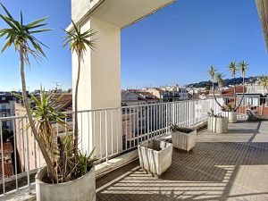 Nice Musiciens – Appartamento all’ultimo piano con ampia terrazza a tripla esposizione