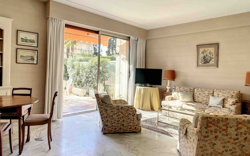Nice Cimiez – Beautiful 2 Bedroom Apartment Perfectly Quiet with Large Garden in a Luxury Residence : photo 2