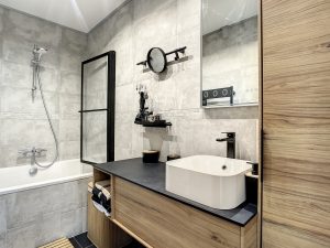 Nice Cimiez – Beau 4 pièces traversant avec terrasse et vue mer