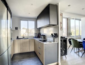 Nice Cimiez – Beau 4 pièces traversant avec terrasse et vue mer