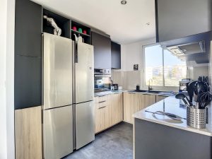 Nice Cimiez – Beau 4 pièces traversant avec terrasse et vue mer