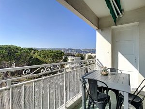 Nice Cimiez – Beau 4 pièces traversant avec terrasse et vue mer