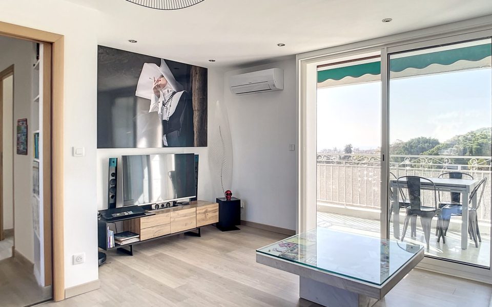 Nice Cimiez – Beau 4 pièces traversant avec terrasse et vue mer : photo 2