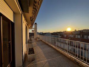 Nice Musiciens – Appartement en dernier étage avec grande terrasse triple exposition