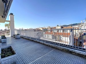 Nice Musiciens – Appartement en dernier étage avec grande terrasse triple exposition