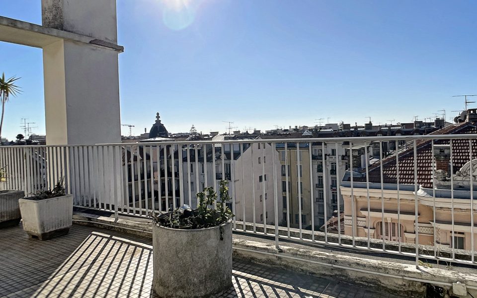 Nice Musiciens – Appartement en dernier étage avec grande terrasse triple exposition : photo 2