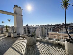 Nice Musiciens – Appartement en dernier étage avec grande terrasse triple exposition