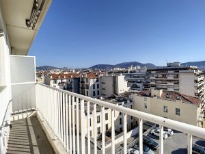 Nice Musiciens – Appartement en dernier étage avec grande terrasse triple exposition