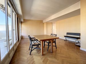 Nice Musiciens – Appartement en dernier étage avec grande terrasse triple exposition